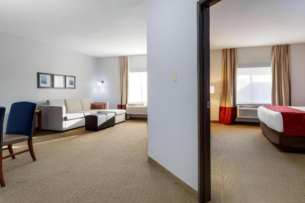 Comfort Hotel La Porte