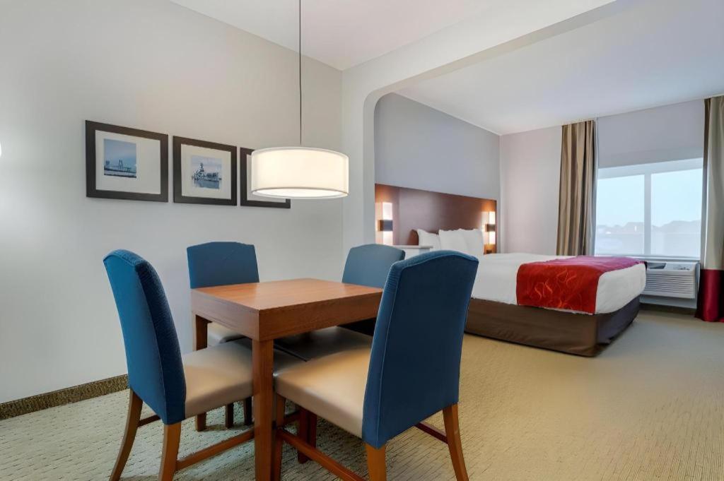 Comfort Hotel La Porte